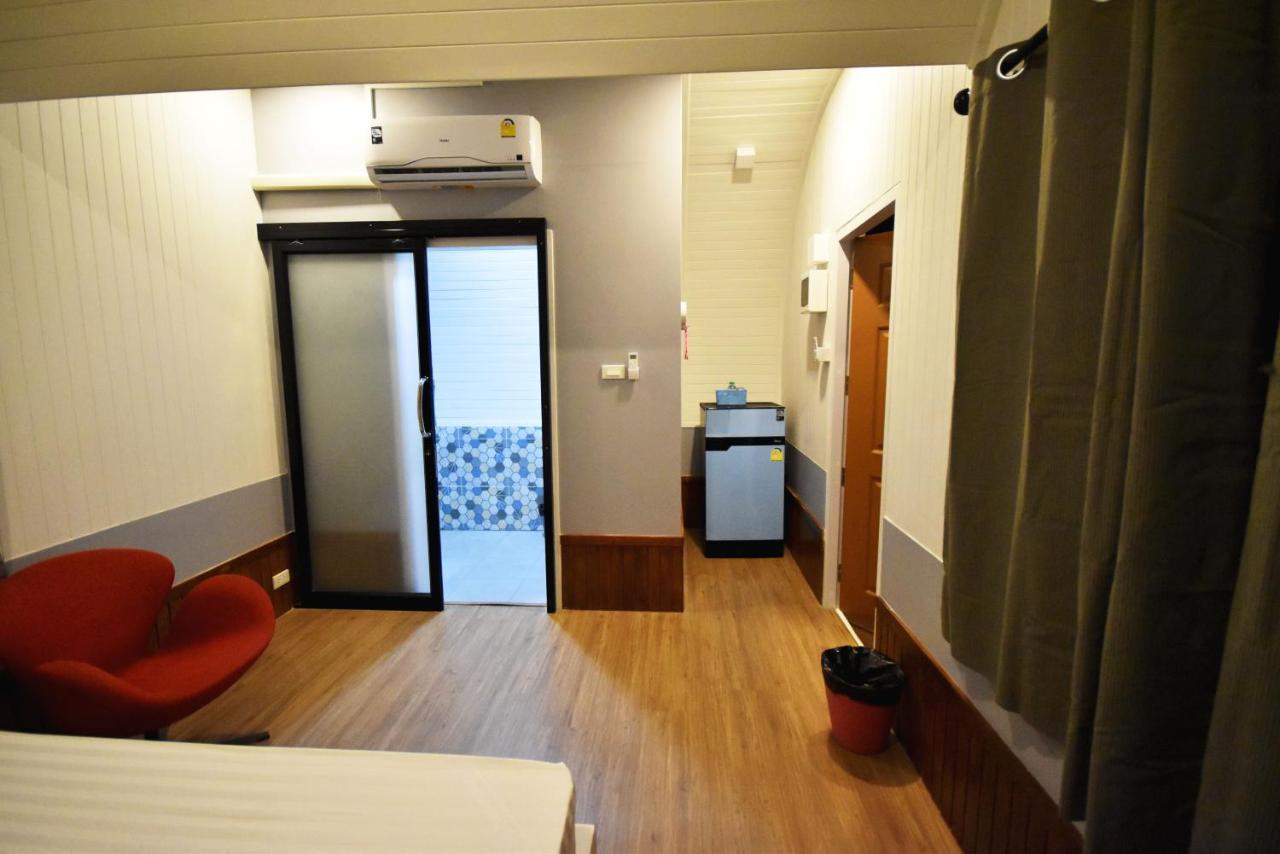 Tiny Hut Resort Bangkok Bagian luar foto