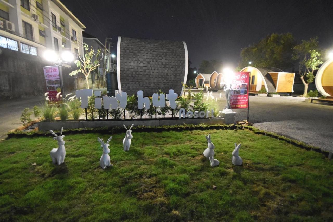 Tiny Hut Resort Bangkok Bagian luar foto